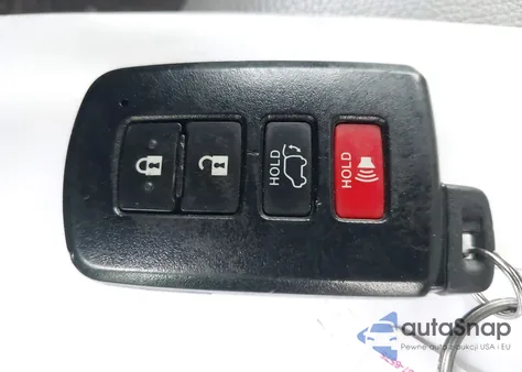 2017 Toyota Rav4 Hybrid Limited z USA, uszkodzony, nr VIN JTMDJREV5HD088751